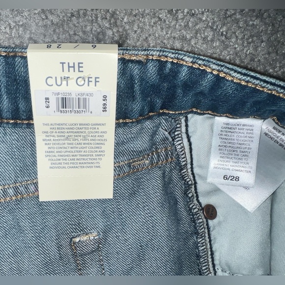 NWT Lucky Brand The Cut Off Distressed Jean Shorts Size 6/28 - Picture 7 of 9